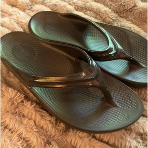 Oofos Oolala WOMENS sz 9 men’s Sz 7 EU Sz 40
